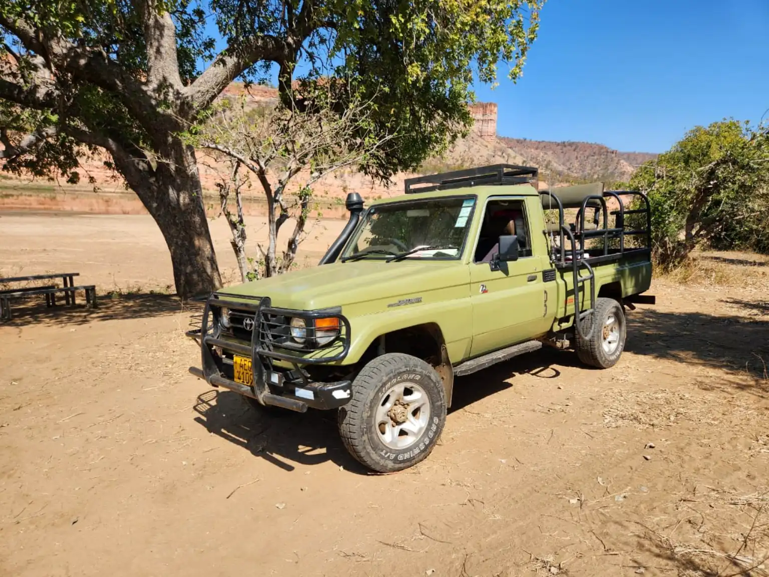 Real Talunza Lowveld safari Land Cruiser in the Chiredzi field